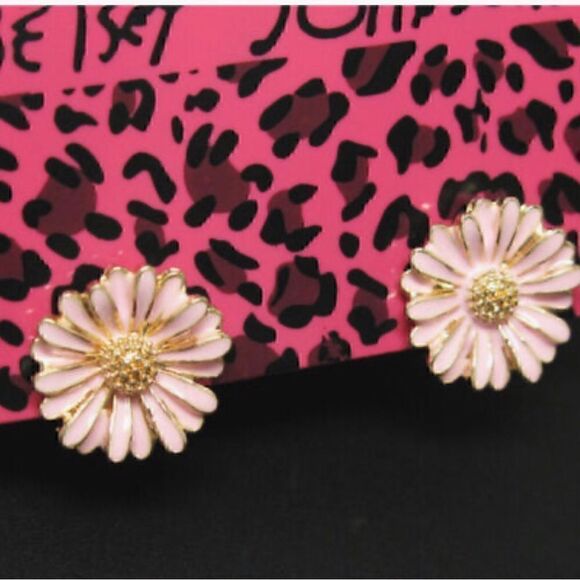 🌸 Betsey Johnson pretty in pink flower earrings 🌸 - Picture 4 of 4